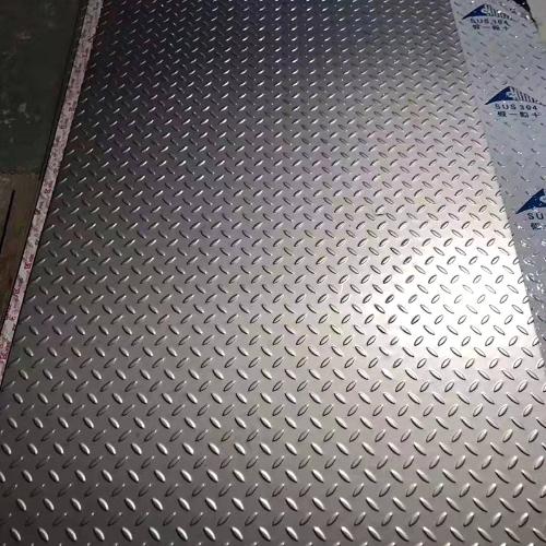 扁豆T字形樓梯踏步板  鏡面花紋板材廠家供應 304不鏽鋼壓花板