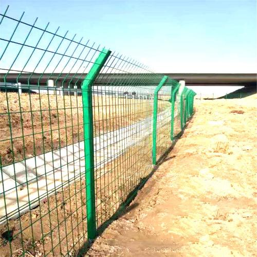 鐵絲網圍欄  高速公路隔離柵欄 焊接網隔離柵