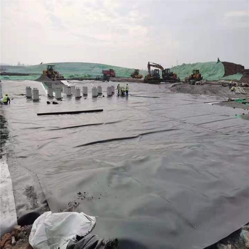 黑色HDPE土工膜 水利工程垃圾填埋覆蓋防滲膜 提供焊接防滲土工膜