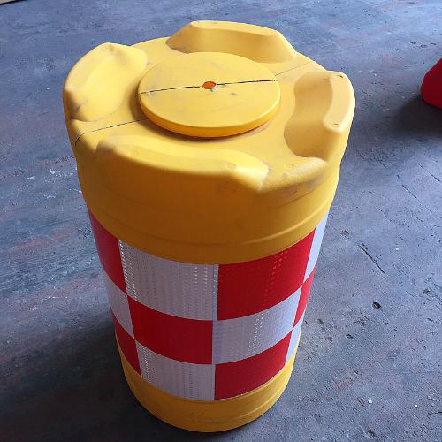 滾塑防撞桶塑料圓柱形隔離墩三孔水馬反光防撞桶市政圍擋馬路護欄